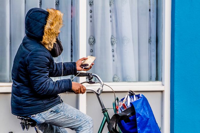 Appen op de fiets en en op of in alle andere voertuigen straks verboden