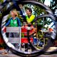 De wielerkoers als bindmiddel: asielzoekers regelen het verkeer bij de Ladies Tour