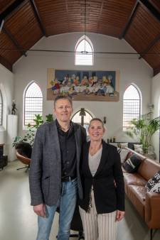 Erik en Irma veranderden oud kerkje in Apeldoorn in droomhuis (en zetten het nu met pijn in het hart te koop)