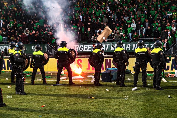 De promotiewedstrijd tussen ADO en Excelsior liep afgelopen mei compleet uit de hand.