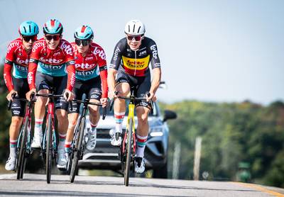 LIVE GP DE MONTREAL. Will Arnaud De Lie survive the hilly course or will Tadej Pogacar unleash his demons?