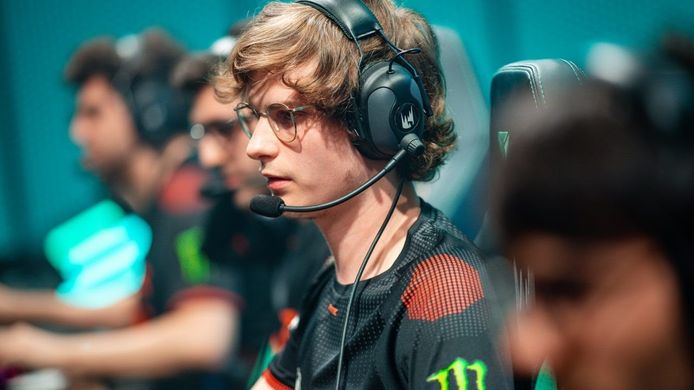 Fnatic-speler Upset heeft wegens privéomstandigheden het WK League of Legends moeten verlaten.