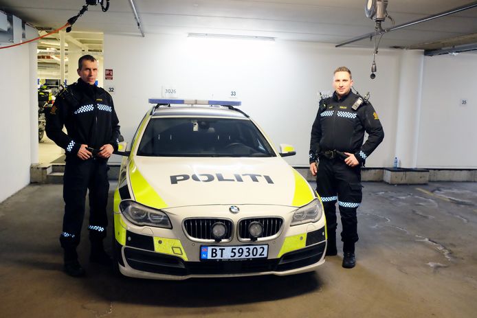 Agenten Inge Frydenlund (links) en Daniel Vangen.