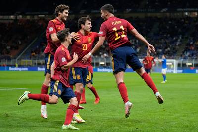 Spanje zet Europees kampioen Italië opzij en is de eerste finalist van de Nations League