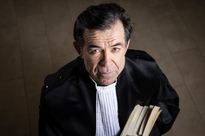 Officier van justitie, Carlo Dronkers.
