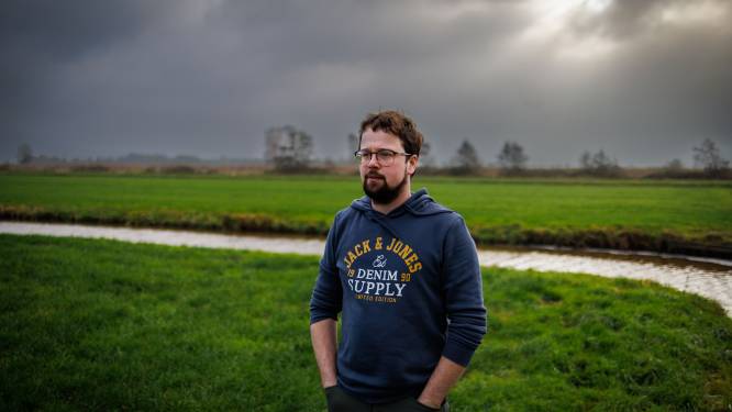 Als het grondwaterpeil zonder pardon stijgt, kan boer Van Benthem uit Blokzijl stoppen: ‘Weilanden lopen onder’