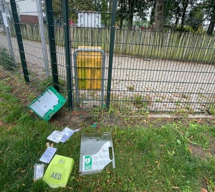 Het AED-kasje dat werd vernield in Helmond