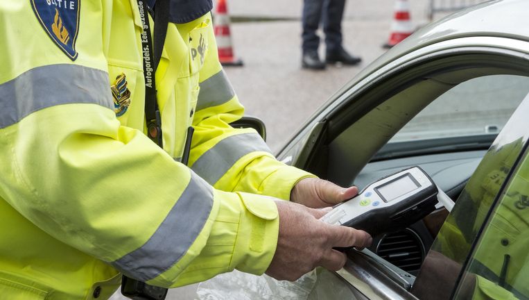 geroosterd brood Champagne Retoucheren Stomdronken vrouw met 8 kinderen in auto van weg gehaald in Almere | Het  Parool
