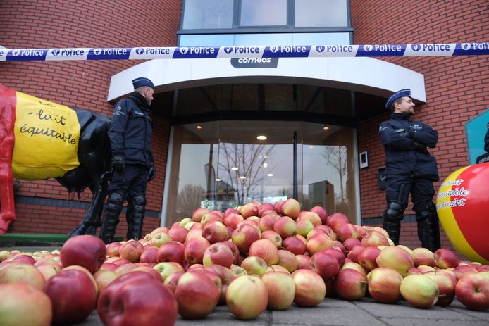 Belgische fruittelers trekken naar Comeos in Oudergem voor een eerlijke prijs voor hun fruit.