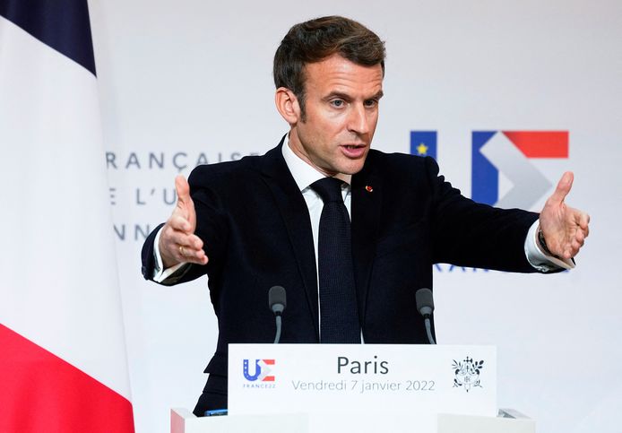 De Franse president Emmanuel Macron maakte vrijdag duidelijk dat hij achter zijn omstreden uitspraken blijft staan over het 'pesten' van niet-gevaccineerden, tot ze uiteindelijk toch overstag gaan.