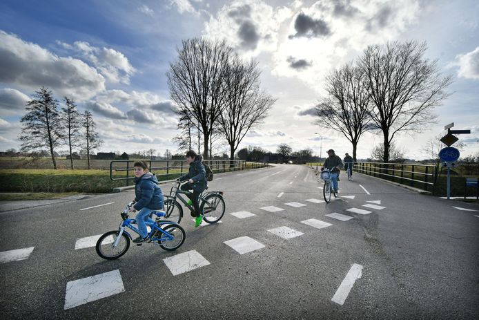 Plaatselijk Belang  de Pollen-West Geesteren wil een veilig vrijliggend fietspad langs de Oude Hoevenweg en aanpassingen aan de brug.