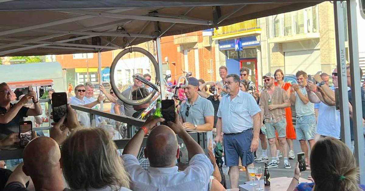 Jens Debusschere Hangt Koersfiets Letterlijk Aan De Haak Bekend