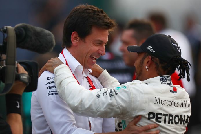 Lewis Hamilton en Toto Wolff.