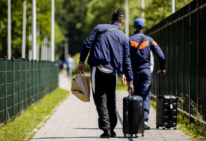 Asielzoekers bij het aanmeldcentrum in Ter Apel.