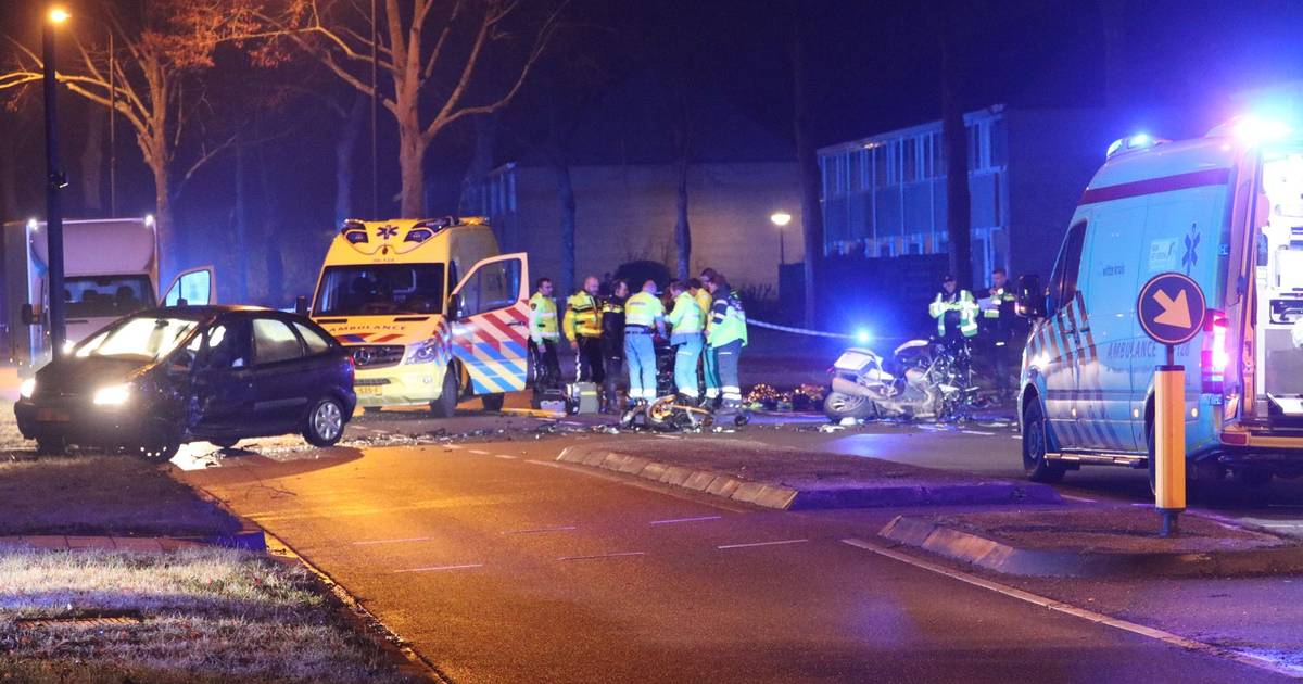 Motoragent zwaargewond bij ongeluk in Apeldoorn.