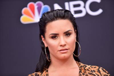 “5 minuten langer en ik was er niet meer geweest”: Demi Lovato onthult nieuwe details over de overdosis die haar bijna fataal werd