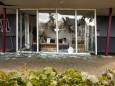 Vrachtwagen ramt gevel van bedrijf in Asten, flinke schade aan pand