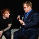 Ed Sheeran geeft Elton John een grote marmeren lul cadeau