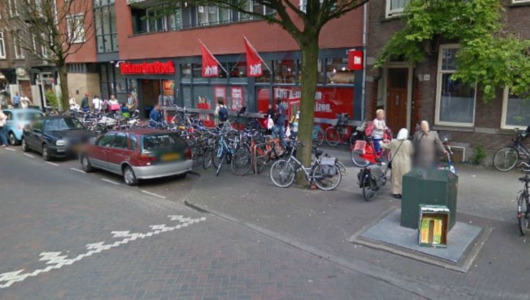 De supermarkt in Oost waar het incident voor de deur plaatsvond Beeld Google Streetview
