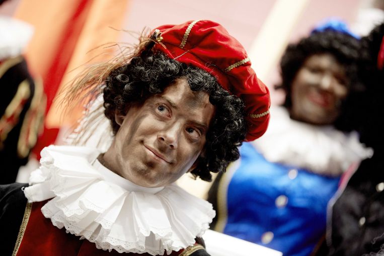 Dat het anders kan, bewijzen de roetpieten tijdens de Sinterklaasintocht in Antwerpen. Beeld ANP