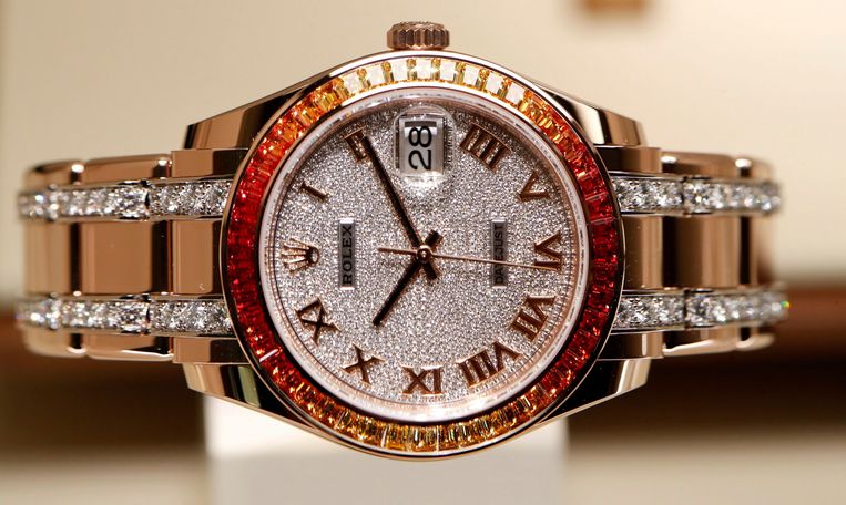 Een met diamanten ingelegd horloge van Rolex.  Beeld REUTERS