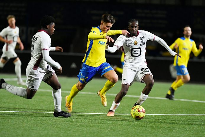 Jossue Dolet (r.), hier in de wedstrijd van Jong KV Mechelen tegen City Pirates in november, zat op een zijspoor bij Malinwa.