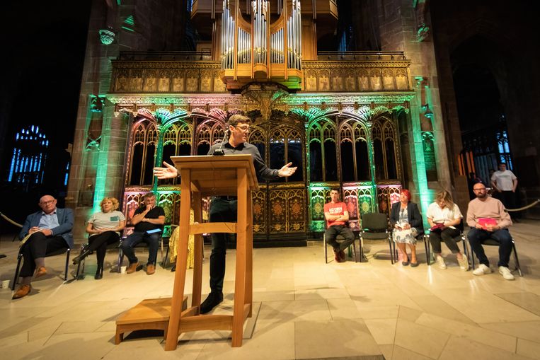 Andy Burnham, burgemeester van Manchester, aan het woord tijdens een publieksevenement. Beeld SOPA Images/LightRocket via Gett