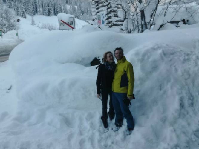 Francis en Nathalie wonen in door hevige sneeuwval geteisterd Oostenrijk: “We hopen vooral op een geleidelijke dooi, zonder schade”