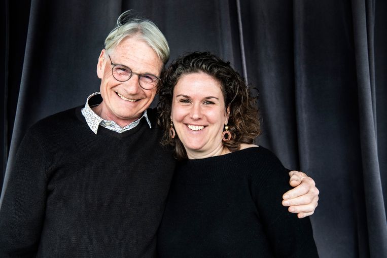 Claude en Nathalie: 'Ik was 44 toen ik te horen kreeg: ‘Uw man heeft alzheimer.’ Ik durfde plots niet meer naar de toekomst te kijken.' Beeld Saskia Vanderstichele