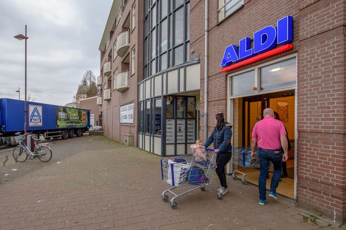 Aldi wil weg van de Kade in Oudenbosch, omdat het pand te klein wordt.