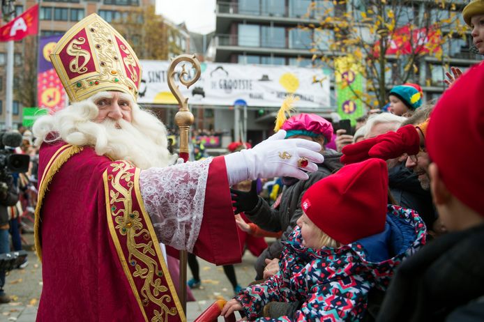 code Panter Gematigd Waarom Sinterklaas een stoomboot heeft en waar zijn assistent vandaan komt  | Het leukste van het web | hln.be