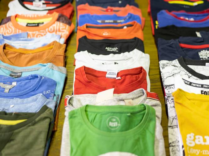 Inwoners slaan handen in elkaar voor garageverkoop in hele dorp