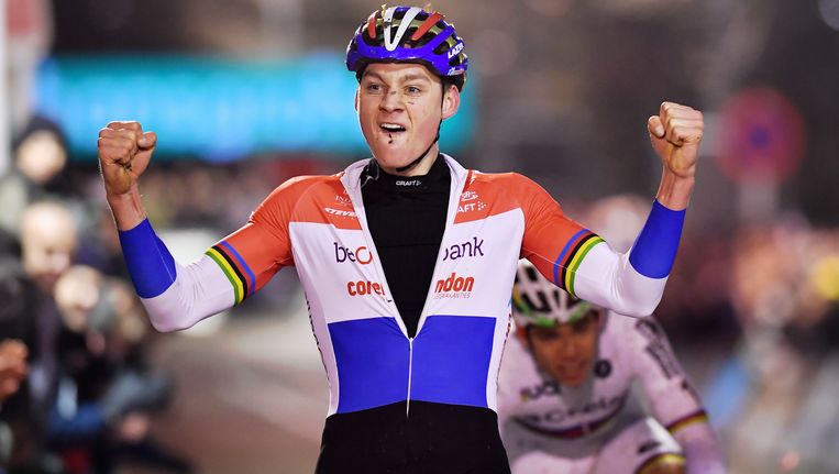 Mathieu Van Der Poel Neemt Van Aert Ook In Diegem Te Grazen Na Ware Kerstthriller Voor Ogen Van 20 000 Fans De Morgen