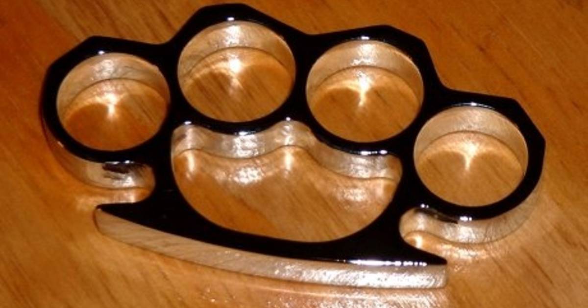 Tielenaar met boksbeugel en mes opgepakt na mishandeling in Opijnen - BD.nl