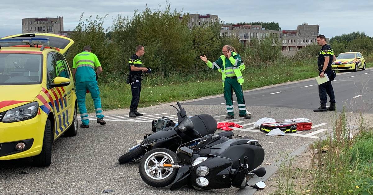 Vrouw zwaargewond na ongeluk met scooters op kruising in buitengebied Den Bosch.