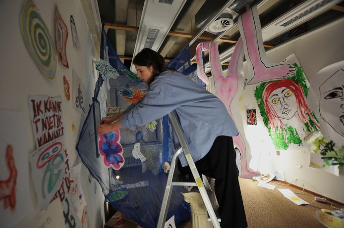 Maartje Balkestein van collectief Tegenstroom richt haar atelier tijdens DOORzien in als haar eigen hoofd.