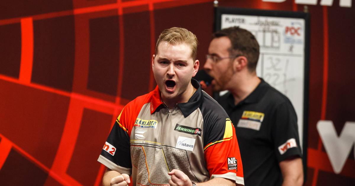 Uitgelaten Dimitri Van den Bergh na winst in eerste ronde EK Darts