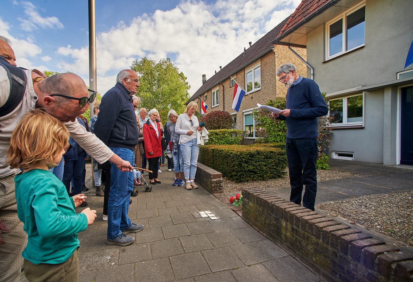 Wandeling Langs Osse Struikelstenen Ze Zijn Onopvallend Maar 