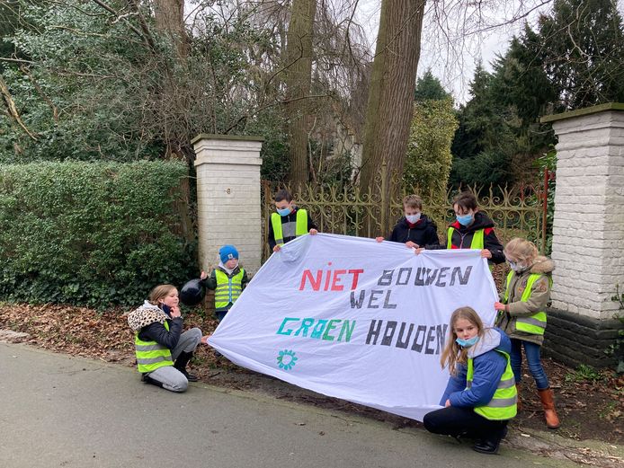 Er is protest tegen bouwplannen in de Nelisstraat in Aartrijke
