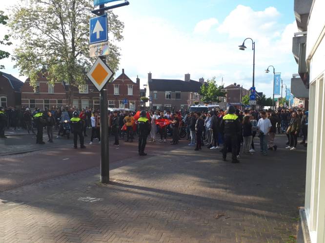 Tien mensen aangehouden bij afgebroken Pegida-demonstratie in Eindhoven, vier agenten lichtgewond
