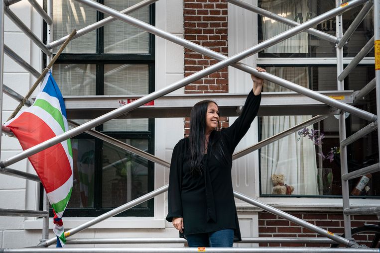 Activiste Inez Witjes uit Appingedam: ‘Met Koningsdag zag je hier geen Nederlandse vlag wapperen hoor’. Beeld Reyer Boxem