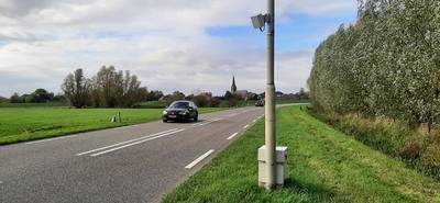 Radarmeetapparaat telt voorbijkomend verkeer in Lithoijen en Lith