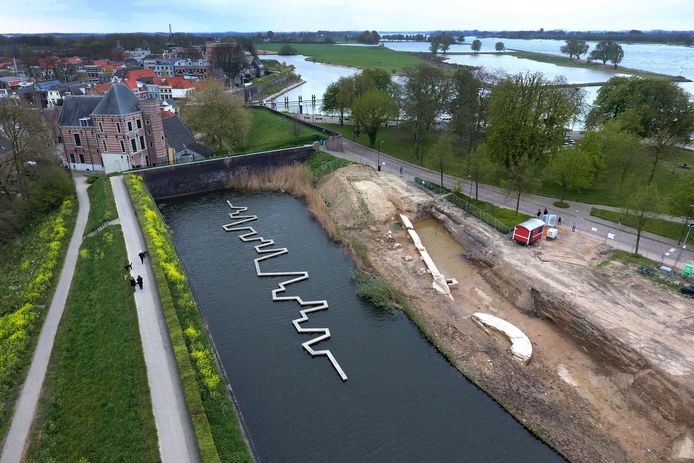 Luchtfoto van Buiten de Waterpoort en Duveltjesgracht.