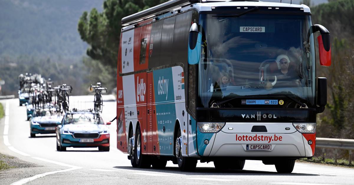 Talentvolle wielrenner uit België geopereerd na harde botsing met auto op training.