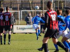 Puntenregen over de blauwe regenponcho's van DSE: ‘Het vertrouwen van de supporters is te voelen’