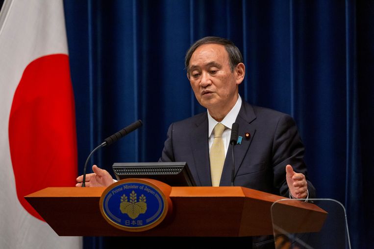 De Japanse premier Yoshihide Suga kondigt strenge coronamaatregelen aan. Beeld REUTERS