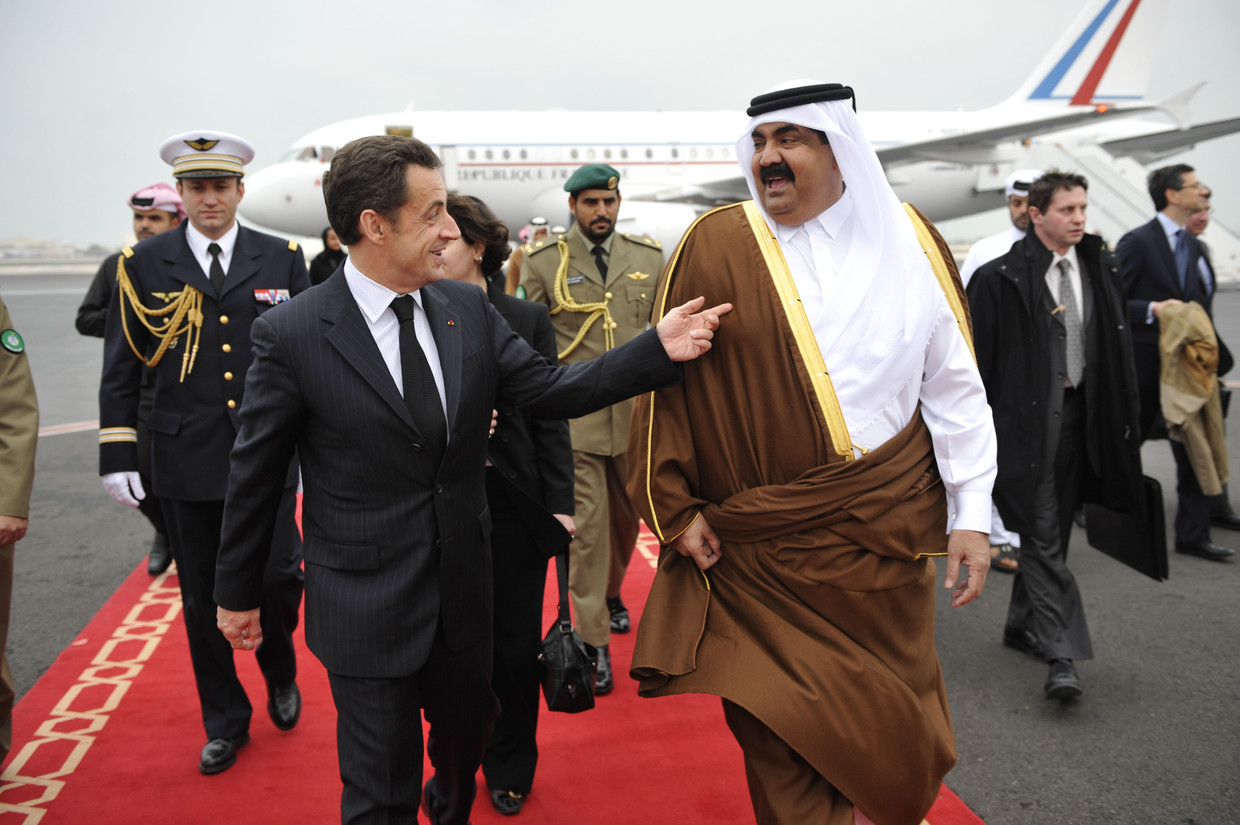 Nicolas Sarkozy, destijds president van Frankrijk, arriveert op Doha Airport, Qatar in 2008. Beeld Gamma-Rapho via Getty Images