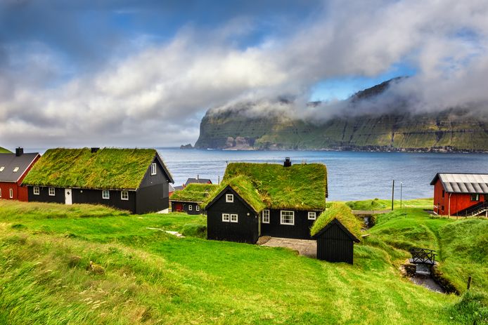 Het dorpje Mikladalur op de Faeröer-eilanden