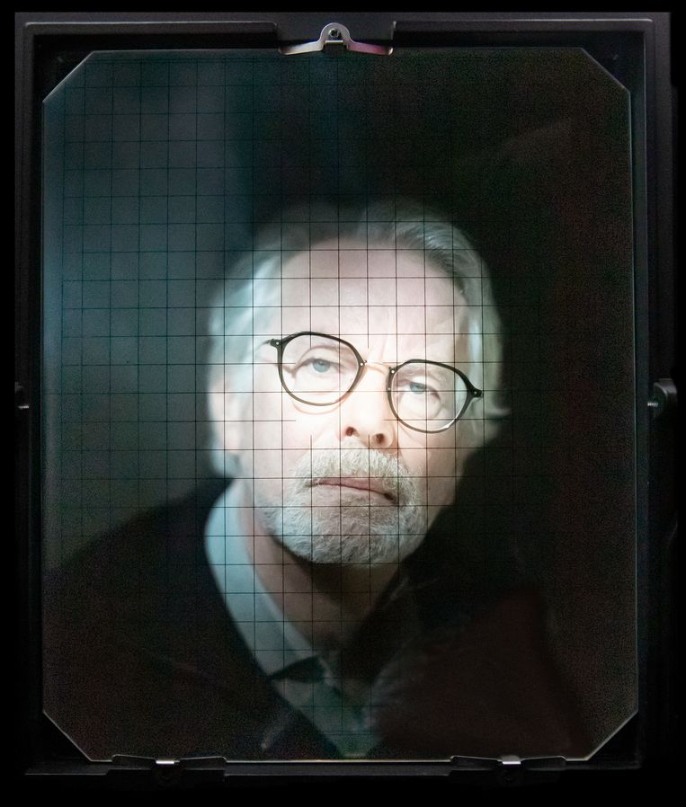 Wim van Sinderen (64), sinds 2002 senior curator en conservator in het Fotomuseum Den Haag. Grootte van de collectie toen: ‘Circa tweeduizend objecten.’ En nu: ‘Circa negenduizend.’ Beeld Judith Jockel