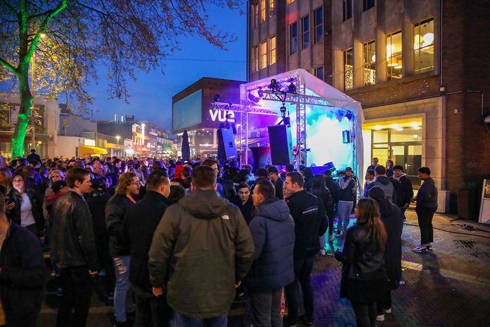 Gezellige sfeer op het Caterplein in Apeldoorn